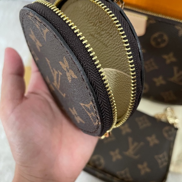 ❌SOLD❌Multiple Purse - Picture 9 of 14
